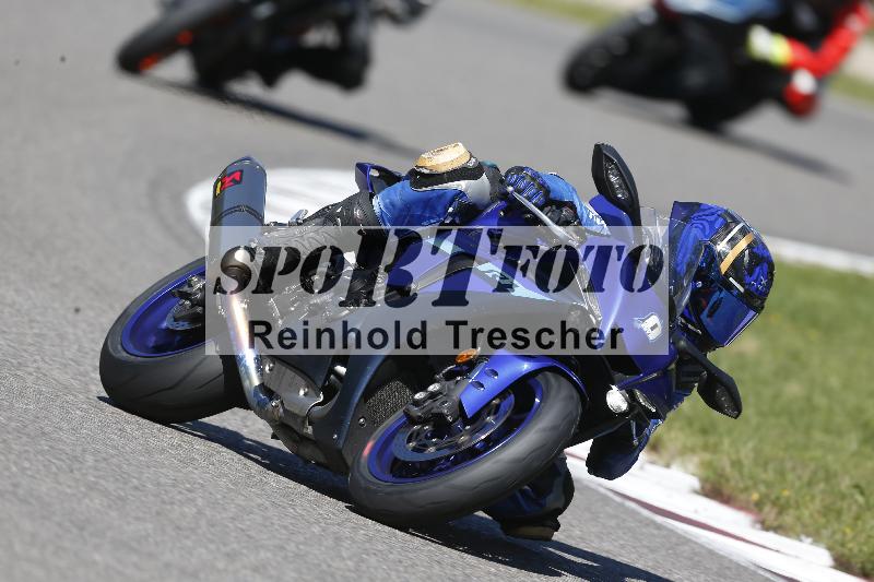 /Archiv-2025/48 25.08.2025 Cornu Master School ADR/blau-bleu/0-4